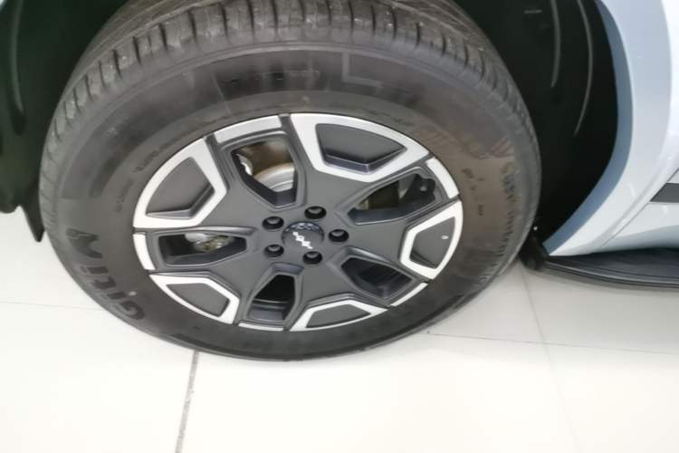 Used Formula Leopard Titanium 7 2025 Model 200 km Two-Wheel Drive Max Edition Left Front Wheel Hub