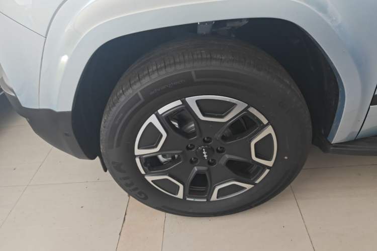 Used Formula Leopard Titanium 7 2025 Model 190 km Four-Wheel Drive Ultra Edition Left Front Wheel Hub