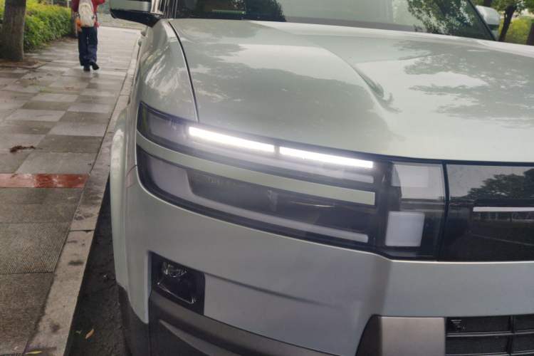 Used Formula Leopard Titanium 7 2025 Model 200 km Two-Wheel Drive Max Edition Right Front Headlight