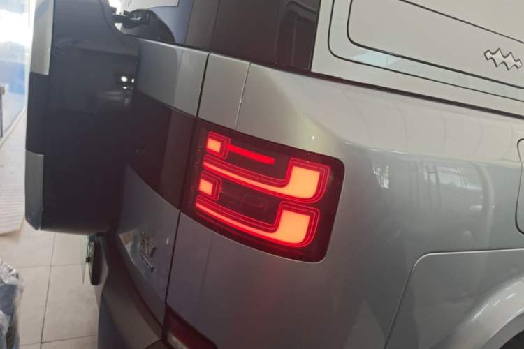Used Formula Leopard Titanium 7 2025 Model 190 km Four-Wheel Drive Ultra Edition Right Rear Taillight