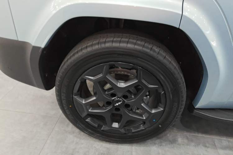 Used Formula Leopard Titanium 7 2025 Model 190 km Four-Wheel Drive Ultra Edition Right Rear Wheel Hub
