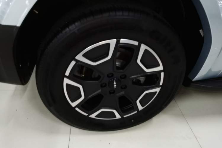 Used Formula Leopard Titanium 7 2025 Model 200 km Two-Wheel Drive Max Edition Right Rear Wheel Hub