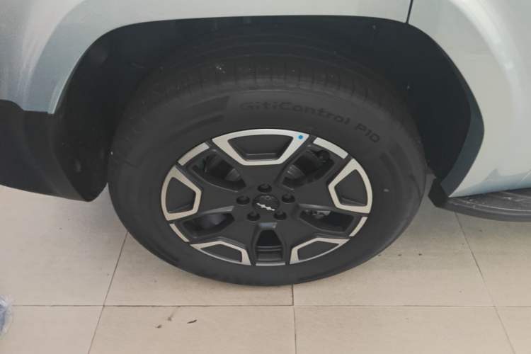 Used Formula Leopard Titanium 7 2025 Model 190 km Four-Wheel Drive Ultra Edition Right Rear Wheel Hub