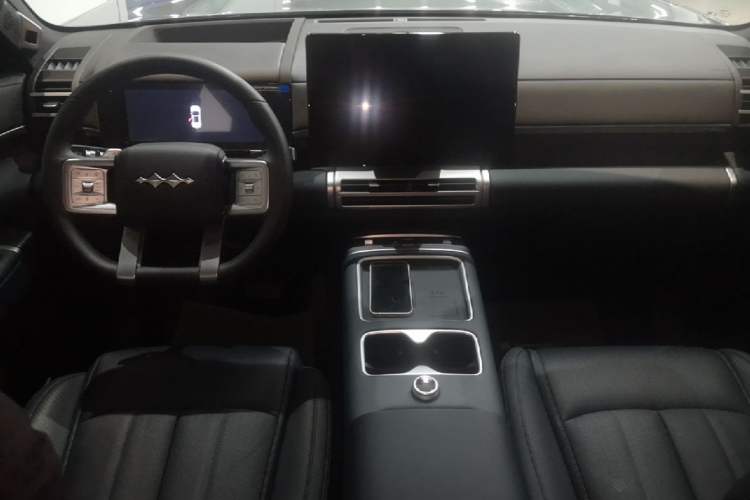 Used Formula Leopard Titanium 7 2025 Model 190 km Four-Wheel Drive Ultra Edition Center Console