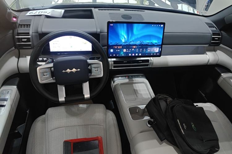 Used Formula Leopard Titanium 7 2025 Model 190 km Four-Wheel Drive Ultra Edition Center Console