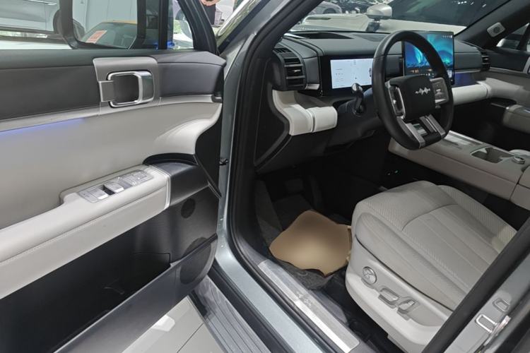 Used Formula Leopard Titanium 7 2025 Model 190 km Four-Wheel Drive Ultra Edition Driver Seat
