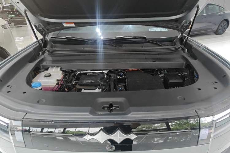 Used Formula Leopard Titanium 7 2025 Model 190 km Four-Wheel Drive Ultra Edition Engine Bay