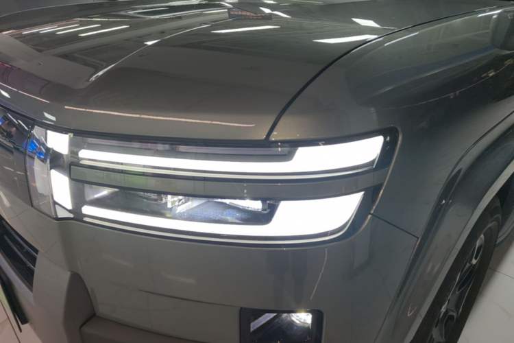 Used Formula Leopard Titanium 7 2025 Model 200 km Two-Wheel Drive Max Edition Left Front Headlight