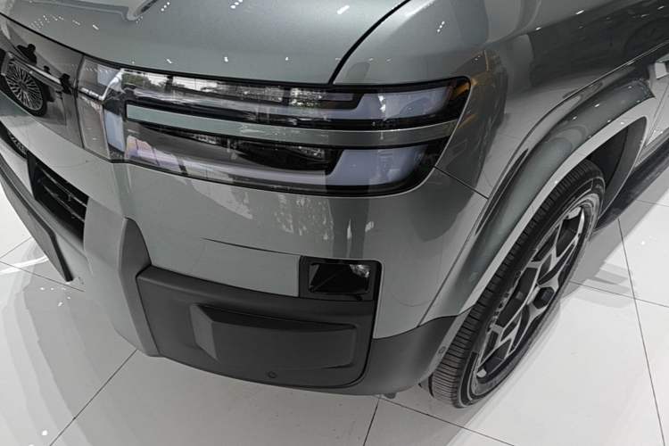 Used Formula Leopard Titanium 7 2025 Model 190 km Four-Wheel Drive Ultra Edition Left Front Headlight