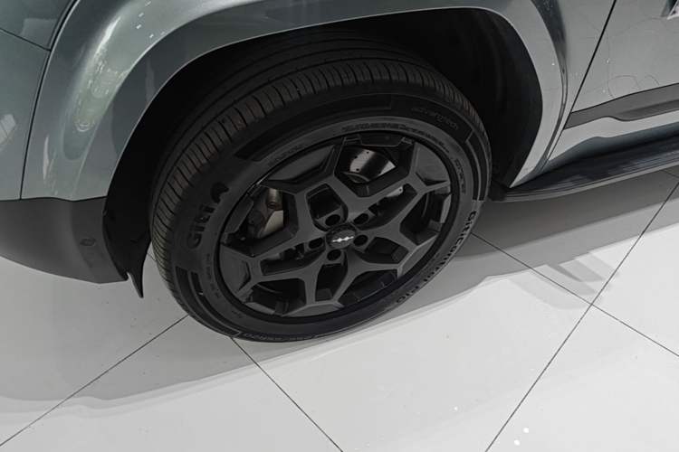Used Formula Leopard Titanium 7 2025 Model 190 km Four-Wheel Drive Ultra Edition Left Front Wheel Hub