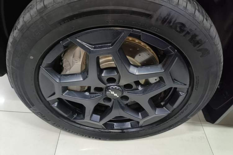 Used Formula Leopard Titanium 7 2025 Model 190 km Four-Wheel Drive Ultra Edition Left Front Wheel Hub