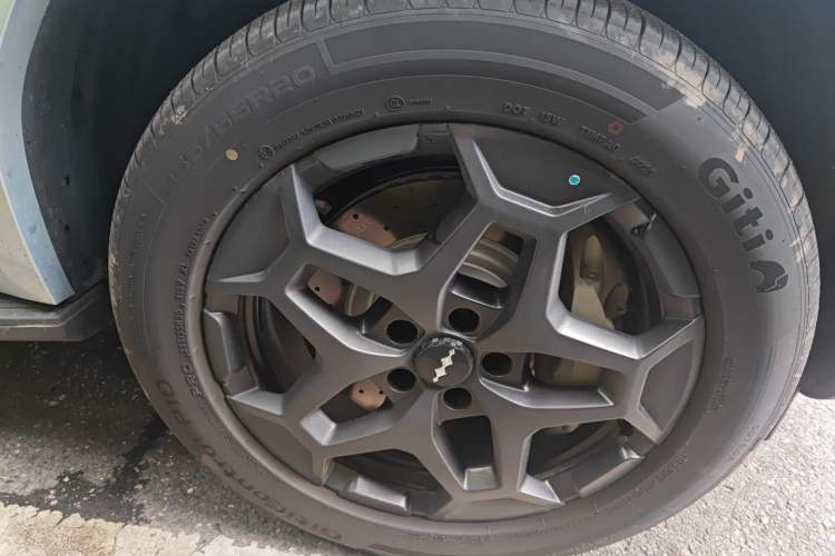 Used Formula Leopard Titanium 7 2025 Model 190 km Four-Wheel Drive Ultra Edition Right Front Wheel Hub