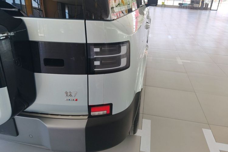 Used Formula Leopard Titanium 7 2025 Model 190 km Four-Wheel Drive Ultra Edition Right Rear Taillight