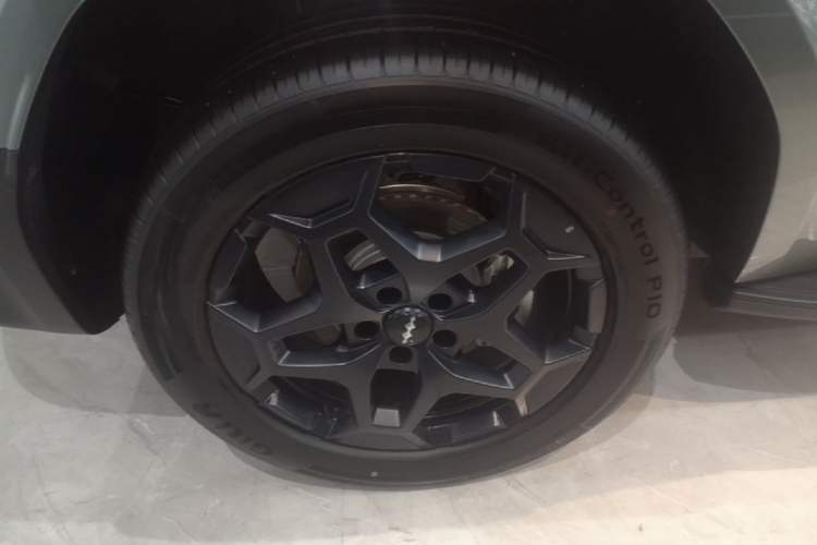 Used Formula Leopard Titanium 7 2025 Model 190 km Four-Wheel Drive Ultra Edition Right Rear Wheel Hub