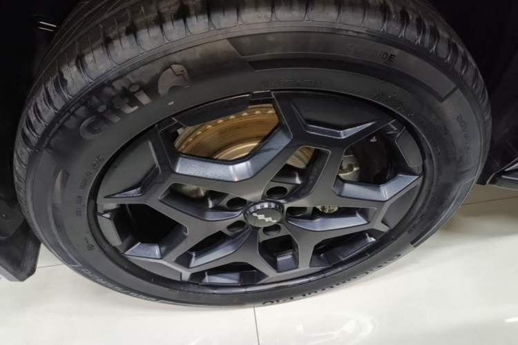 Used Formula Leopard Titanium 7 2025 Model 190 km Four-Wheel Drive Ultra Edition Right Rear Wheel Hub