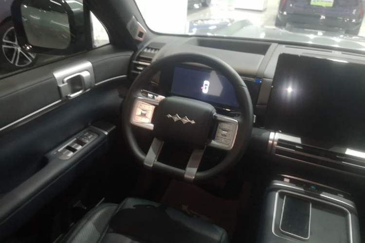 Used Formula Leopard Titanium 7 2025 Model 190 km Four-Wheel Drive Ultra Edition Steering Wheel