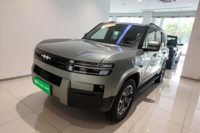 Ojetý Formula Leopard Titanium 7 2025 Model 200 km Two-Wheel Drive Max Edition