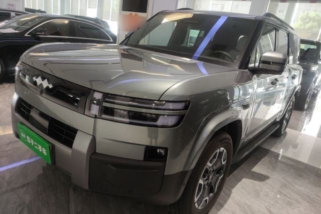 Ojetý Formula Leopard Titanium 7 2025 Model 200 km Two-Wheel Drive Max Edition