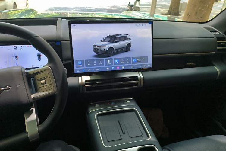 Used Formula Leopard Titanium 7 2025 Model 190 km Four-Wheel Drive Ultra Edition Audio And AC Panel