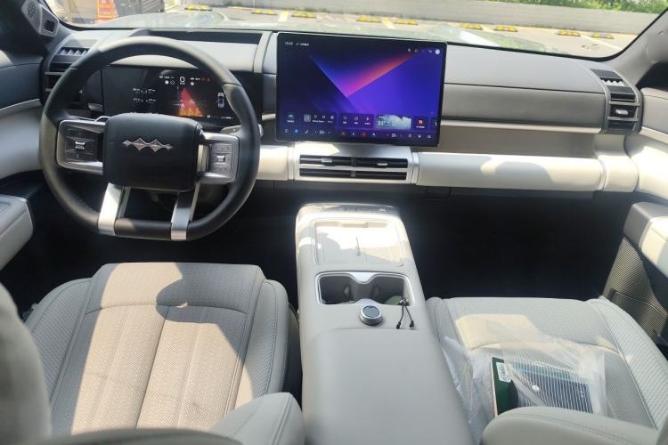 Used Formula Leopard Titanium 7 2025 Model 190 km Four-Wheel Drive Ultra Edition Center Console