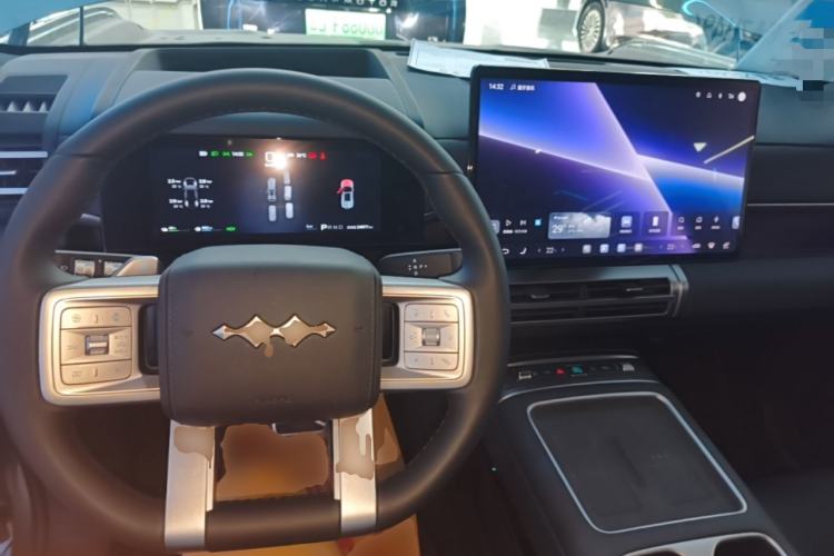 Used Formula Leopard Titanium 7 2025 Model 190 km Four-Wheel Drive Ultra Edition Center Console