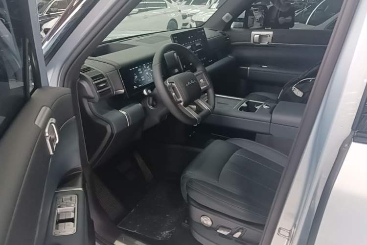 Used Formula Leopard Titanium 7 2025 Model 190 km Four-Wheel Drive Ultra Edition Driver Seat