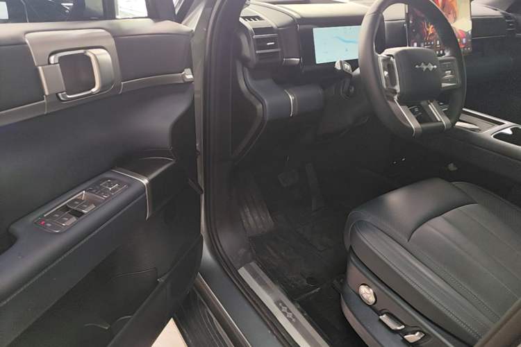 Used Formula Leopard Titanium 7 2025 Model 190 km Four-Wheel Drive Ultra Edition Driver Seat
