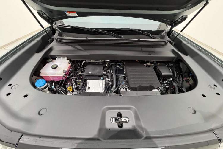 Used Formula Leopard Titanium 7 2025 Model 190 km Four-Wheel Drive Ultra Edition Engine Bay