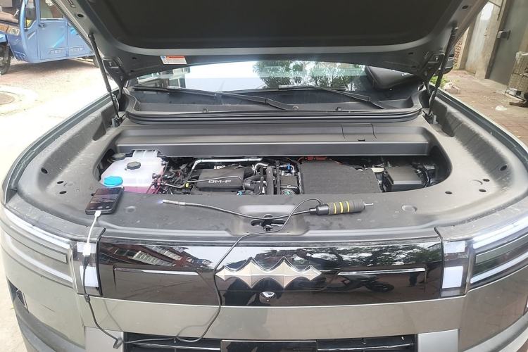 Used Formula Leopard Titanium 7 2025 Model 190 km Four-Wheel Drive Ultra Edition Engine Bay