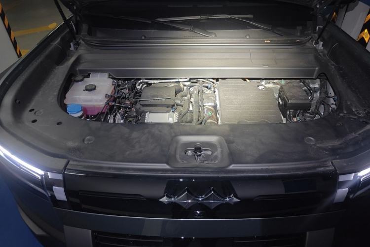 Used Formula Leopard Titanium 7 2025 Model 190 km Four-Wheel Drive Ultra Edition Engine Bay