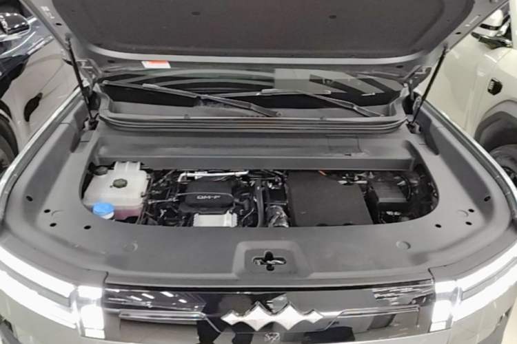 Used Formula Leopard Titanium 7 2025 Model 190 km Four-Wheel Drive Ultra Edition Engine Bay