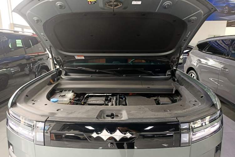 Used Formula Leopard Titanium 7 2025 Model 190 km Four-Wheel Drive Ultra Edition Engine Bay