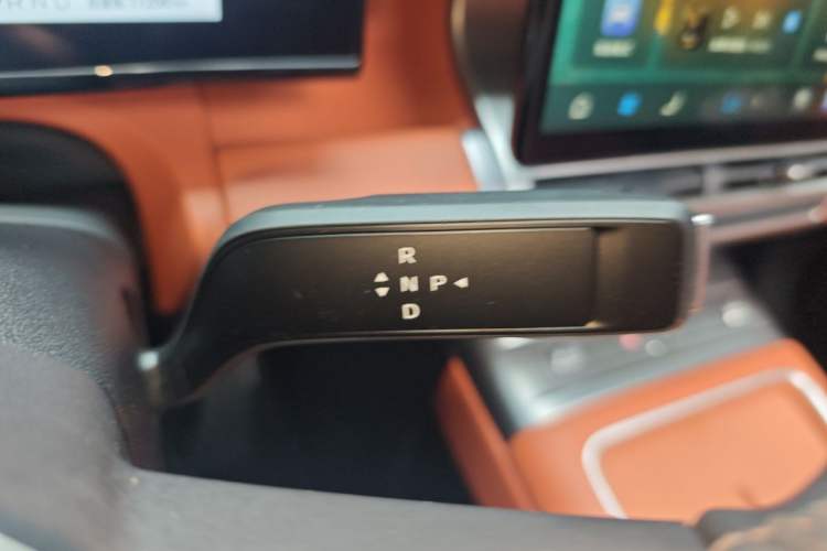 Used Formula Leopard Titanium 7 2025 Model 190 km Four-Wheel Drive Ultra Edition Gear Lever