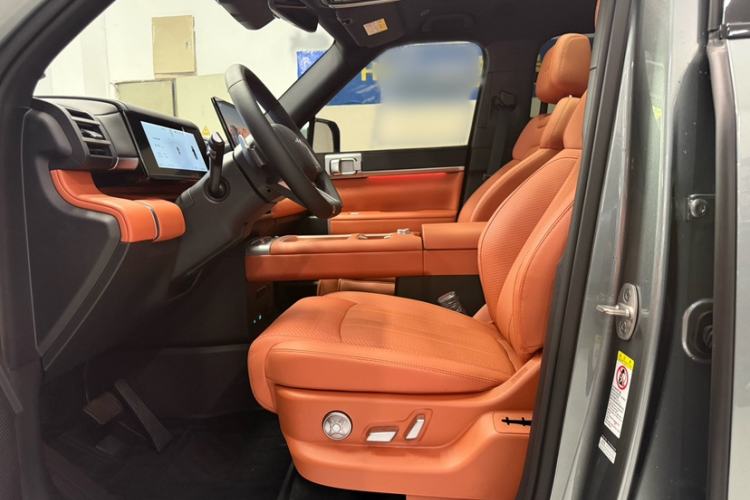 Used Formula Leopard Titanium 7 2025 Model 190 km Four-Wheel Drive Ultra Edition Interior 2