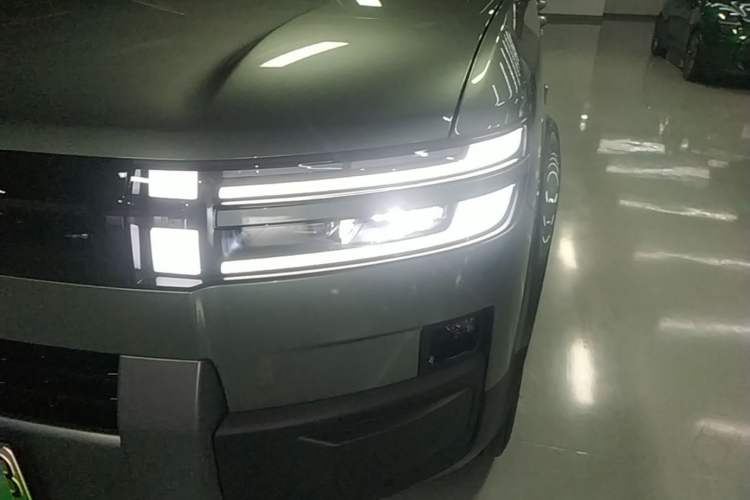 Used Formula Leopard Titanium 7 2025 Model 200 km Two-Wheel Drive Max Edition Left Front Headlight