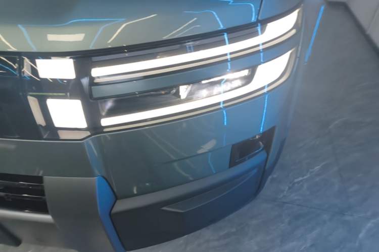 Used Formula Leopard Titanium 7 2025 Model 190 km Four-Wheel Drive Ultra Edition Left Front Headlight