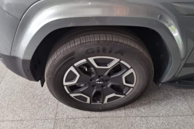Used Formula Leopard Titanium 7 2025 Model 200 km Two-Wheel Drive Max Edition Left Front Wheel Hub