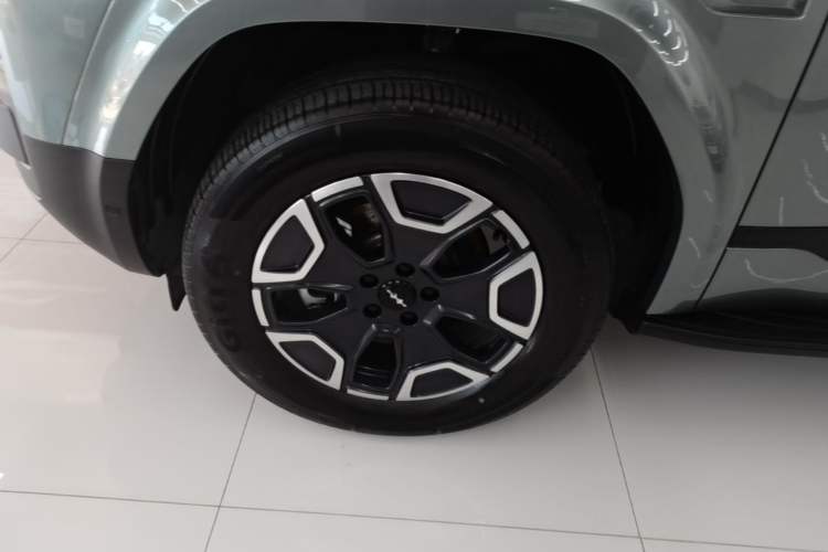 Used Formula Leopard Titanium 7 2025 Model 190 km Four-Wheel Drive Max Edition Left Front Wheel Hub