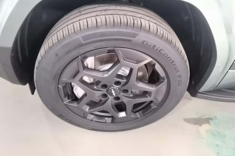 Used Formula Leopard Titanium 7 2025 Model 190 km Four-Wheel Drive Ultra Edition Left Front Wheel Hub