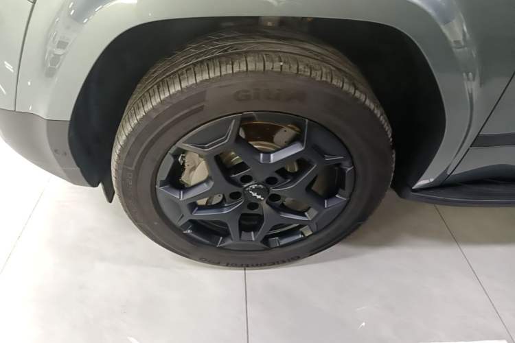 Used Formula Leopard Titanium 7 2025 Model 190 km Four-Wheel Drive Ultra Edition Left Front Wheel Hub