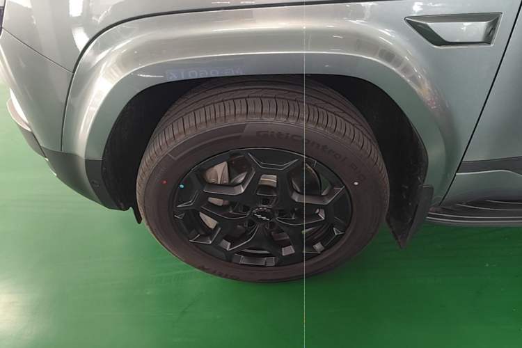 Used Formula Leopard Titanium 7 2025 Model 190 km Four-Wheel Drive Ultra Edition Left Front Wheel Hub