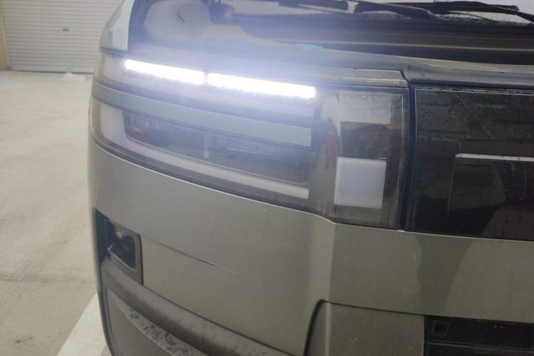 Used Formula Leopard Titanium 7 2025 Model 200 km Two-Wheel Drive Max Edition Right Front Headlight