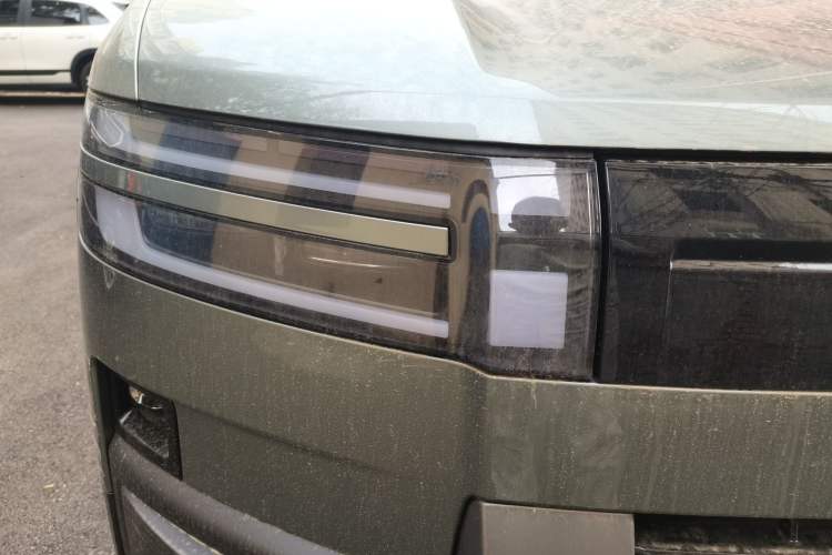 Used Formula Leopard Titanium 7 2025 Model 200 km Two-Wheel Drive Max Edition Right Front Headlight