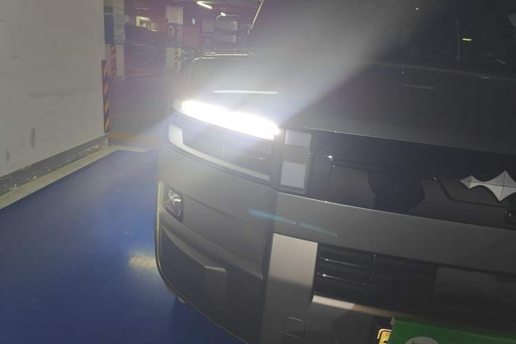 Used Formula Leopard Titanium 7 2025 Model 190 km Four-Wheel Drive Ultra Edition Right Front Headlight