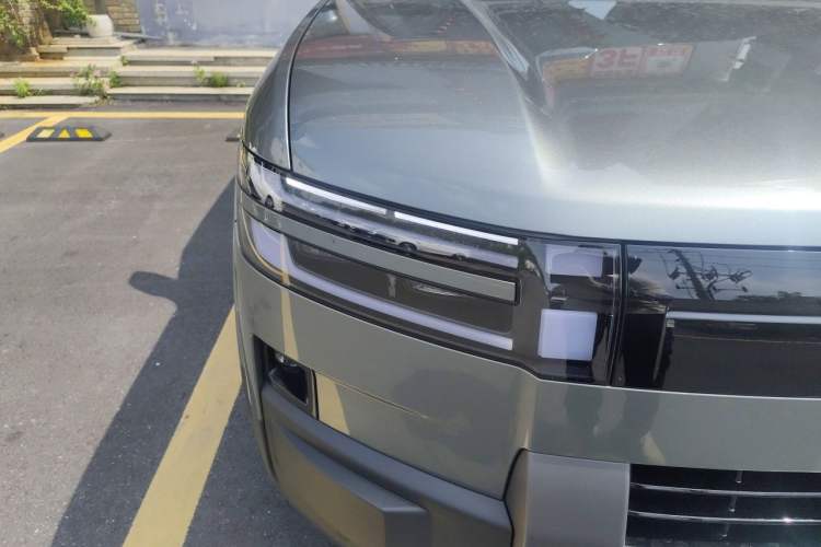 Used Formula Leopard Titanium 7 2025 Model 190 km Four-Wheel Drive Ultra Edition Right Front Headlight
