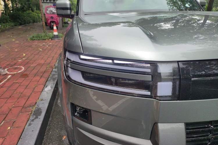 Used Formula Leopard Titanium 7 2025 Model 190 km Four-Wheel Drive Ultra Edition Right Front Headlight