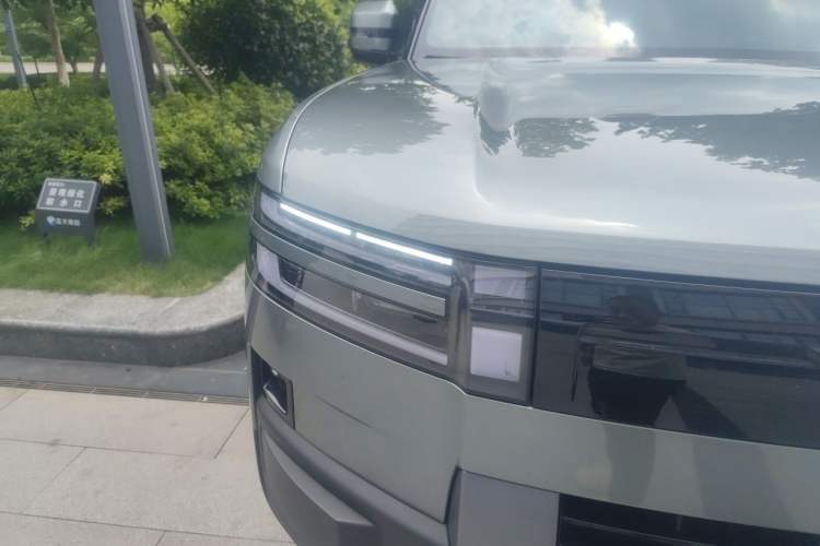 Used Formula Leopard Titanium 7 2025 Model 190 km Four-Wheel Drive Ultra Edition Right Front Headlight