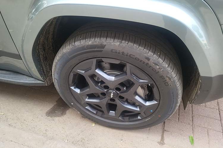 Used Formula Leopard Titanium 7 2025 Model 190 km Four-Wheel Drive Ultra Edition Right Front Wheel Hub