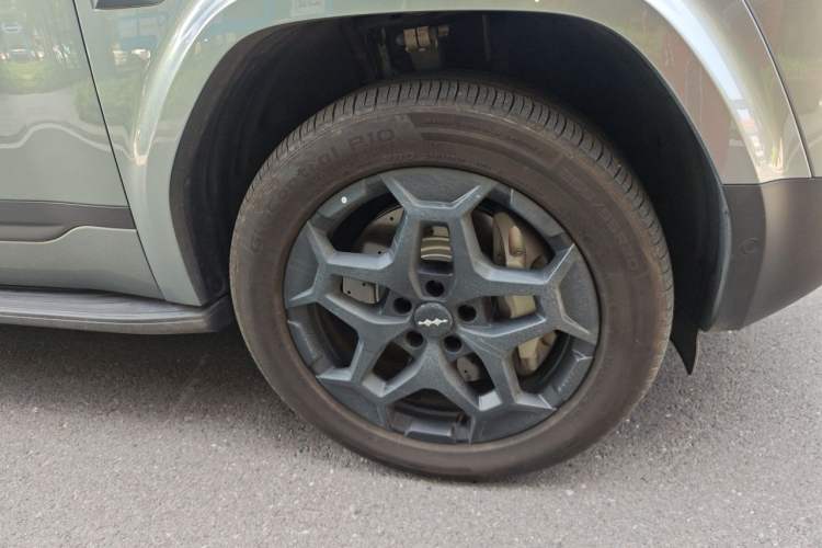 Used Formula Leopard Titanium 7 2025 Model 190 km Four-Wheel Drive Ultra Edition Right Front Wheel Hub