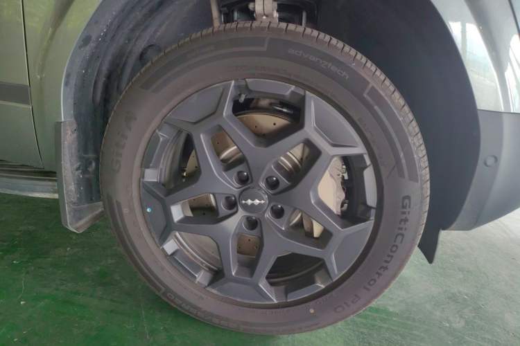 Used Formula Leopard Titanium 7 2025 Model 190 km Four-Wheel Drive Ultra Edition Right Front Wheel Hub